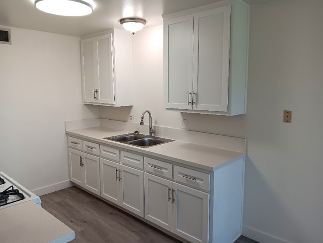 12250 17th St in Yucaipa, CA - Foto de edificio - Building Photo