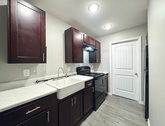 107 King George St in Batesville, AR - Building Photo - Building Photo