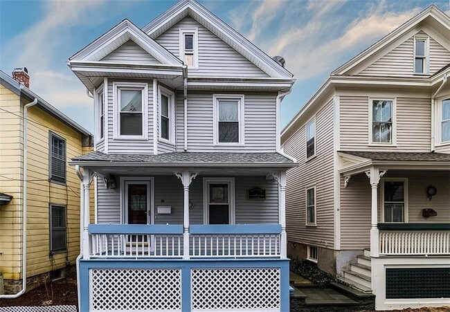 18 Calvert St in Newport, RI - Building Photo - Building Photo
