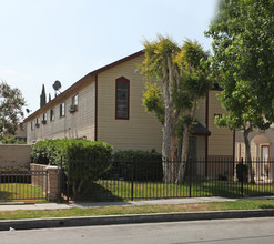 3712-3718 Cogswell Rd in El Monte, CA - Foto de edificio - Building Photo