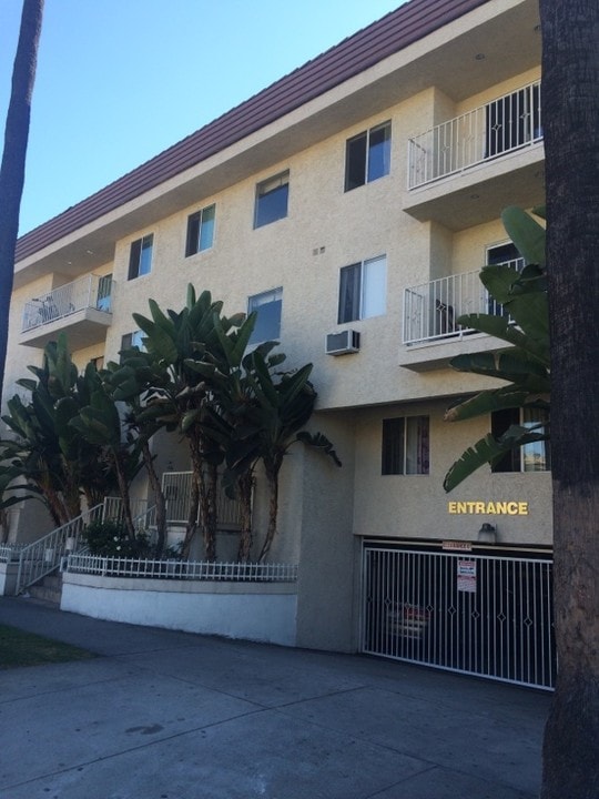 247 Normandie Ave, Unit 310 in Los Angeles, CA - Foto de edificio