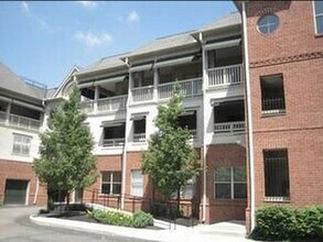 35 Buttles Ave, Unit 35 in Columbus, OH - Foto de edificio - Building Photo