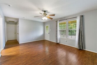 10629 Royal Cavins Dr in Conroe, TX - Building Photo - Building Photo