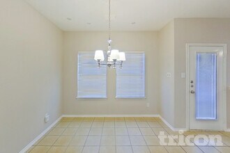 320 Rowdy Dr in Royse City, TX - Foto de edificio - Building Photo