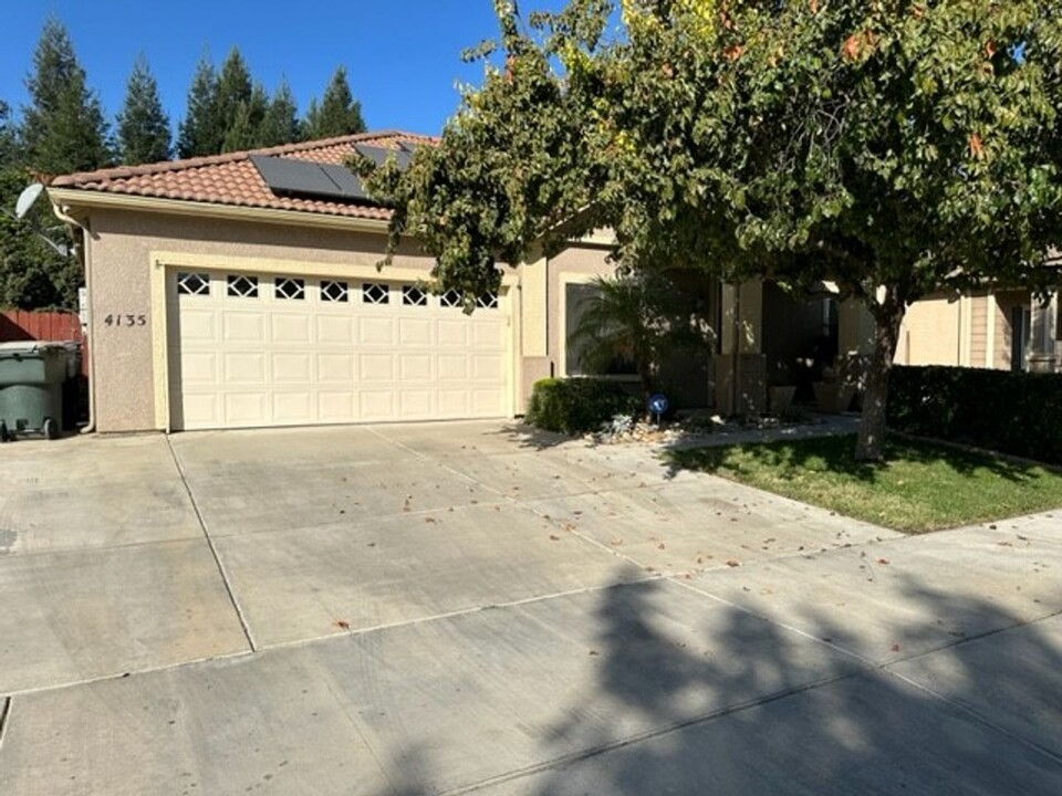 4135 S Willis St in Visalia, CA - Building Photo