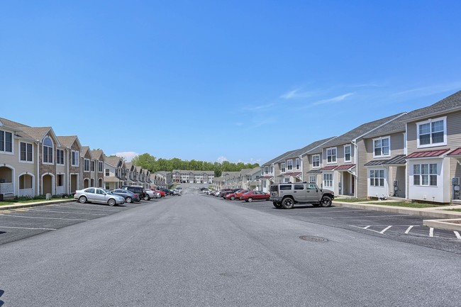 Marsh Run Townhomes in Waynesboro, PA - Foto de edificio - Building Photo