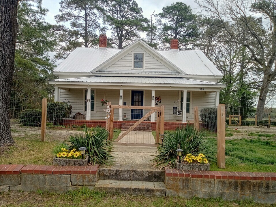599 Federal Rd in Benson, NC - Building Photo