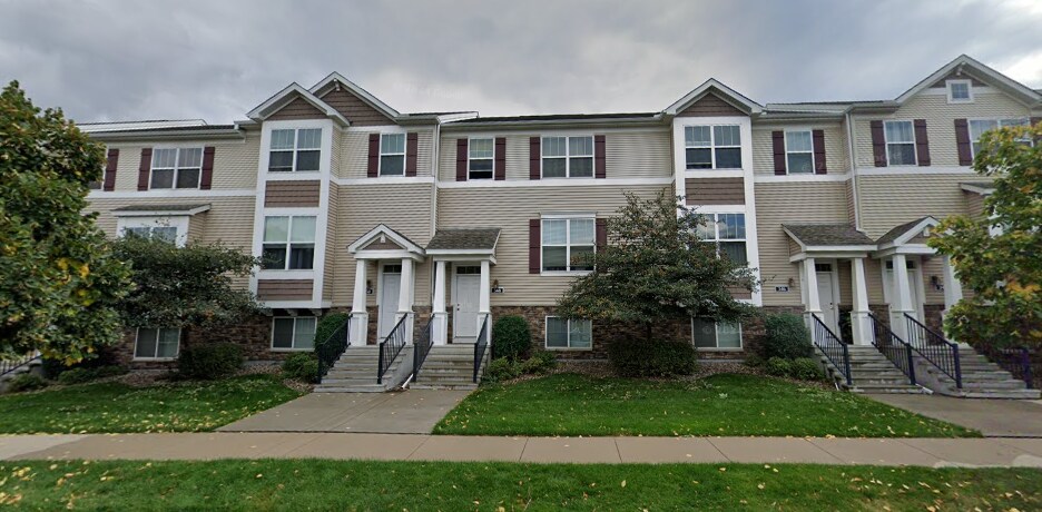 348 Jolly Ln in Columbia Heights, MN - Building Photo