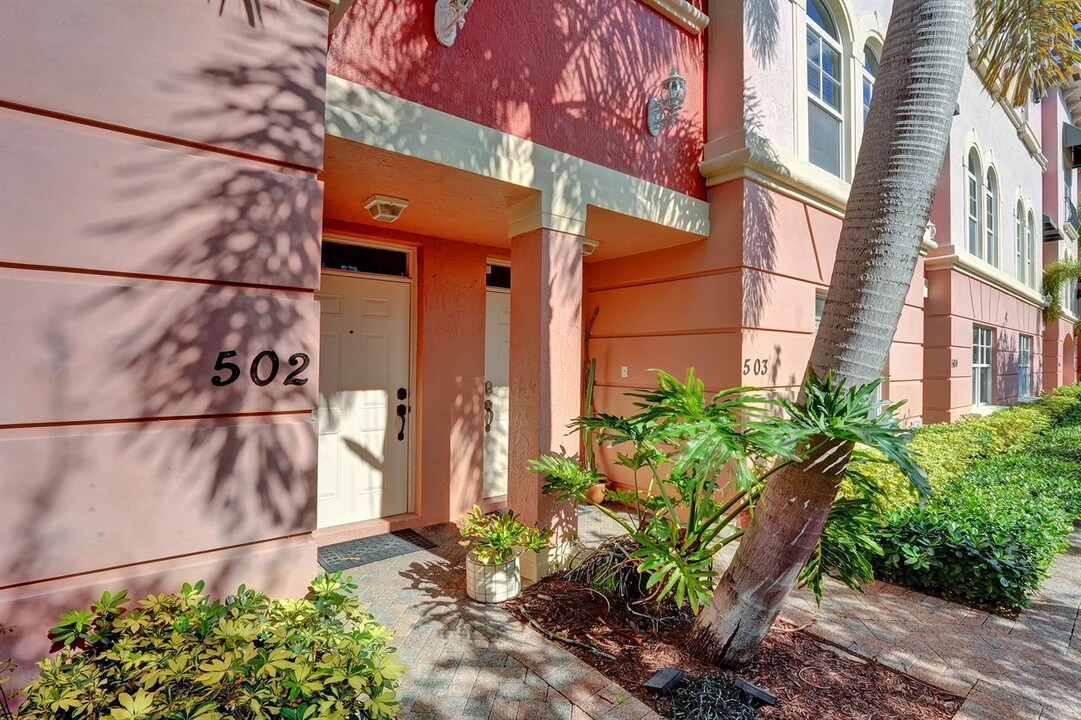 1033 NE 17th Way, Unit 504 in Fort Lauderdale, FL - Building Photo