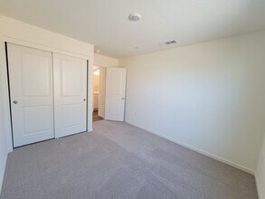 1113 Spyglass St in Tulare, CA - Building Photo - Building Photo