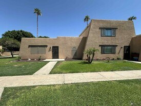 2490 W Yowell Ct in Yuma, AZ - Building Photo
