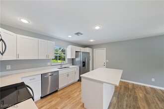 4810 Duera Mae Dr in Ft. Myers, FL - Building Photo - Building Photo