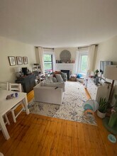1073 Beacon St, Unit 3 in Brookline, MA - Foto de edificio - Building Photo