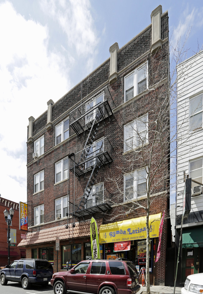 1901-1905 Bergenline Ave in Union City, NJ - Building Photo - Building Photo