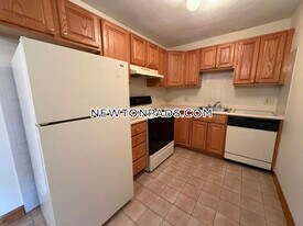 282 Grove St, Unit 9 in Auburndale, MA - Building Photo