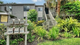 1611 Clower Creek Dr, Unit HA237 in Sarasota, FL - Building Photo