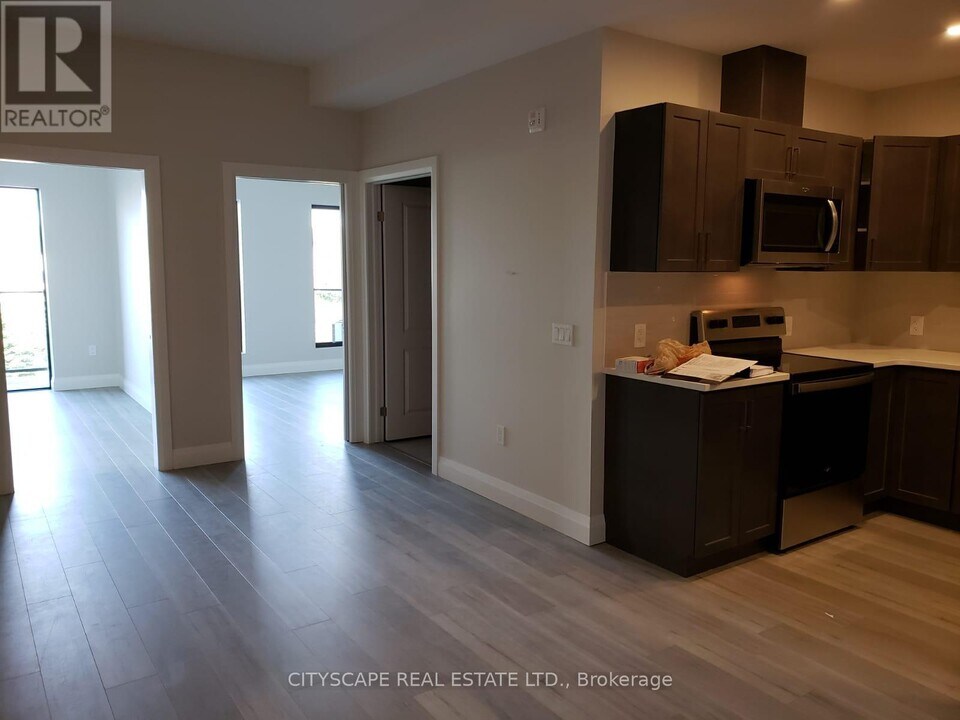 5-315 Wake Robin Dr in Kitchener, ON - Building Photo