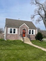 302 S Walnut St in Bensenville, IL - Building Photo