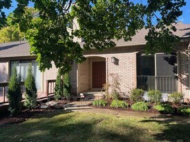 1131 Timberview Trail in Bloomfield Township, MI - Building Photo