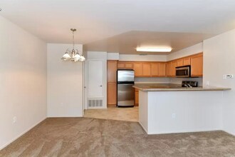 2915 N Texas St, Unit 214 in Fairfield, CA - Building Photo - Building Photo