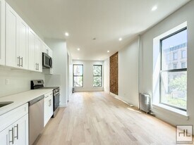 Expansive Sun-drenched Bed-Stuy 7 Bed 3-Ba in Brooklyn, NY - Building Photo