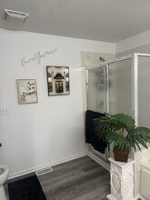 418 Kresswood Dr, Unit 418 in McHenry, IL - Building Photo - Building Photo