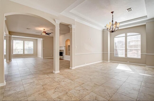 property at 75 Tapestry Forest Pl