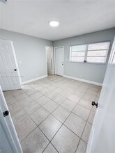 2332 Roosevelt St in Hollywood, FL - Building Photo - Building Photo