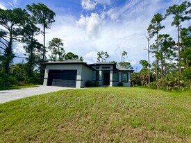 18024 Placid Ave in Port Charlotte, FL - Building Photo