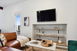 521 St Joseph St-Unit -ID1265370P in New Orleans, LA - Building Photo - Building Photo