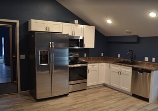 101 S Crystal St, Unit #6 in Lake Crystal, MN - Building Photo - Building Photo