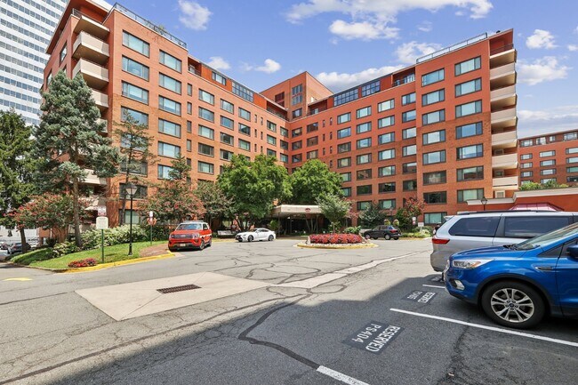 property at 1021 Arlington Blvd