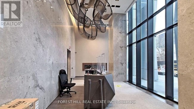 1 Yorkville Ave in Toronto, ON - Building Photo - Building Photo