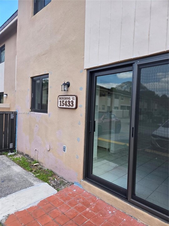 15433 SW 80th St in Miami, FL - Building Photo