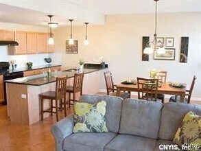 714 N Townsend St in Syracuse, NY - Building Photo - Building Photo