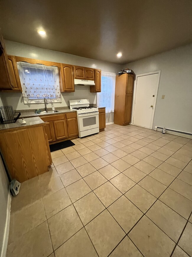 128 Elwood Ave, Unit 2