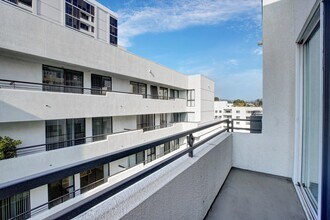 10601 Wilshire Blvd, Unit 619 in Los Angeles, CA - Building Photo - Building Photo