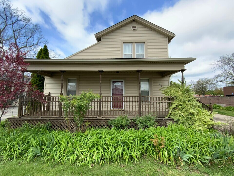 43 Southbound Gratiot Ave in Mount Clemens, MI - Foto de edificio