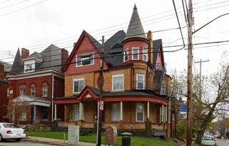 229 Stratford Ave in Pittsburgh, PA - Building Photo