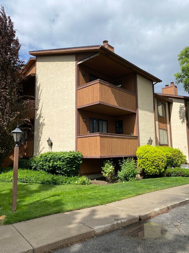 property at 1087 E Countrywoods Cir