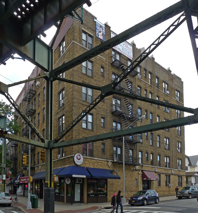 4005 59th St in Woodside, NY - Foto de edificio