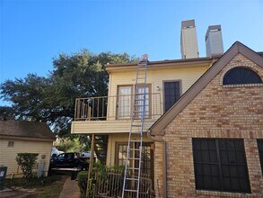2425 Holly Hall St in Houston, TX - Building Photo - Building Photo