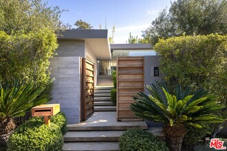 1166 Angelo Dr in Beverly Hills, CA - Building Photo - Building Photo