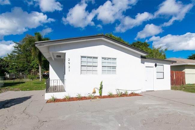 2921 NW 25th St in Fort Lauderdale, FL - Building Photo - Building Photo