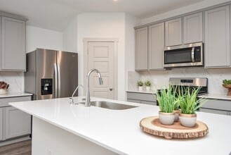 7827 Sleek Flock Ln in Arcola, TX - Foto de edificio - Building Photo