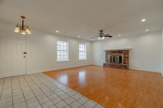 2115 Loren Cir in Fayetteville, AR - Building Photo - Building Photo