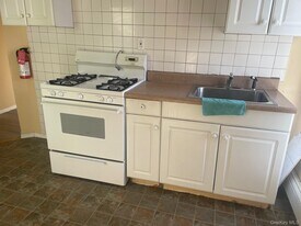 44 Broad St in Middletown, NY - Building Photo