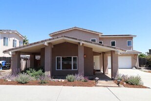 1350 Laura Ct in Templeton, CA - Building Photo