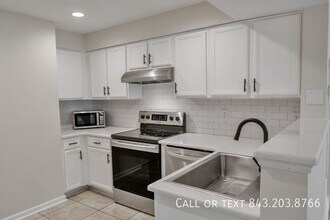 700 Daniel Ellis Dr in Charleston, SC - Building Photo - Building Photo