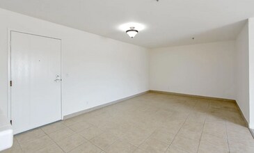 5541 Fulcher Ave in Los Angeles, CA - Building Photo - Building Photo